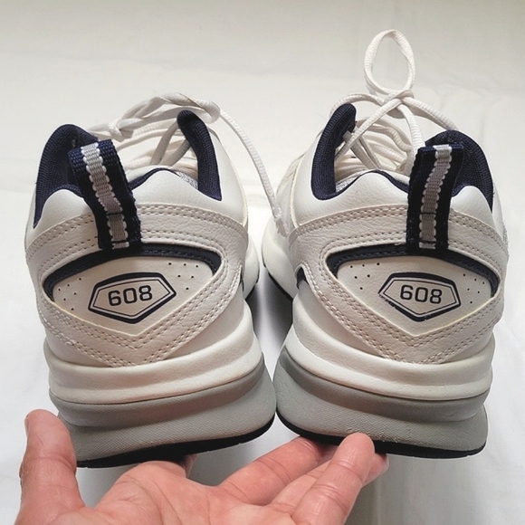 NEW BALANCE Sneakers. Comfort Insert. Size 10. COLOR White and Blue. - Picture 5 of 17